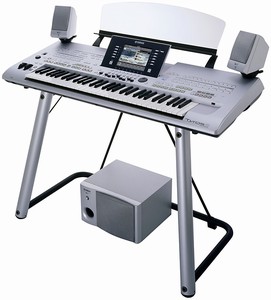 Tyros3 with speakers and stand