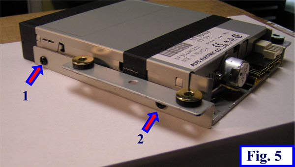 fig5 - removing screws holding mounting rails 
